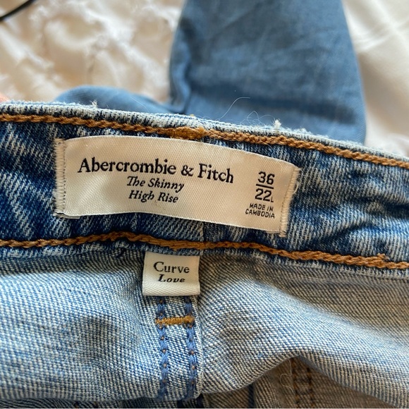 Abercrombie & Fitch, Curve Love - The Skinny High Rise size 36 (fits like 22) - Picture 3 of 4